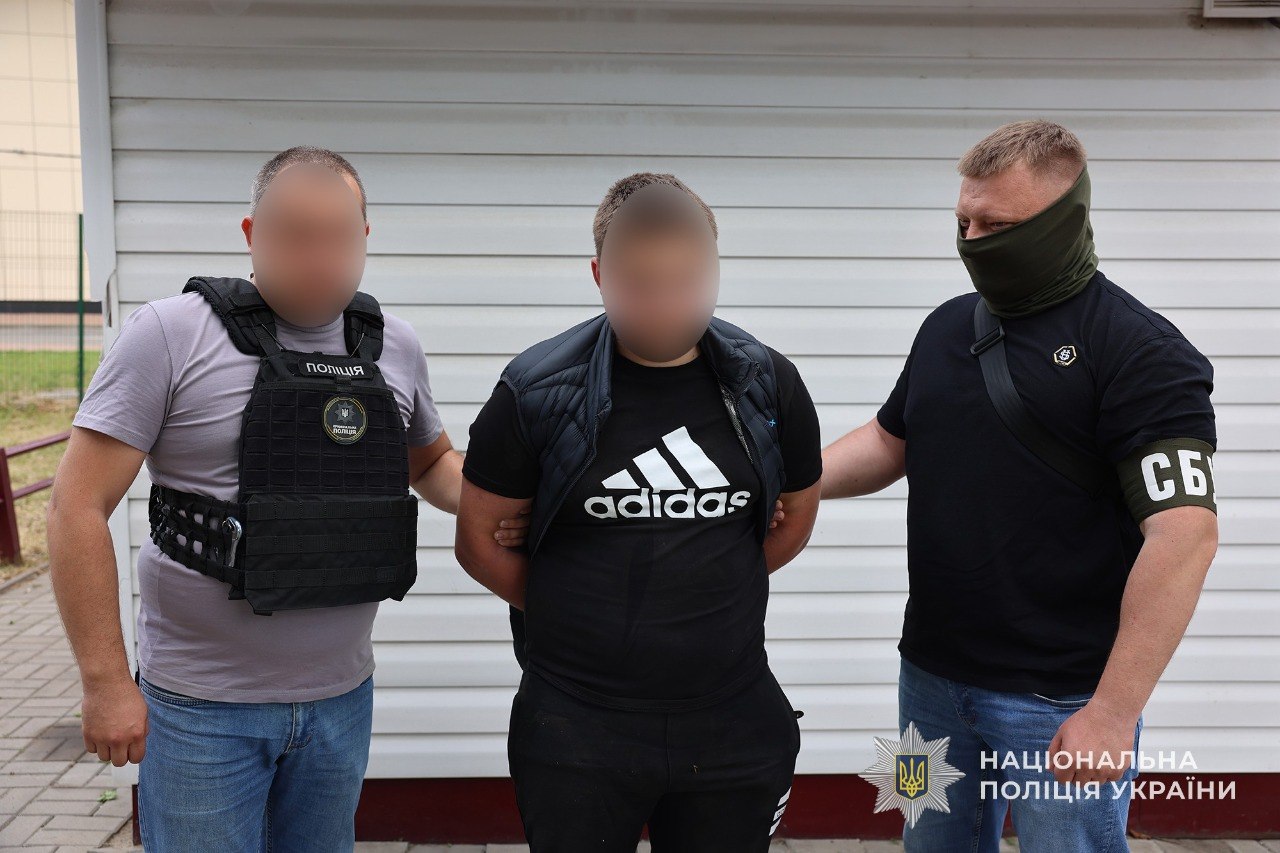 19-річного жителя обласного центру підозрюють у підпалі автомобілів військовослужбовців на замовлення рф
