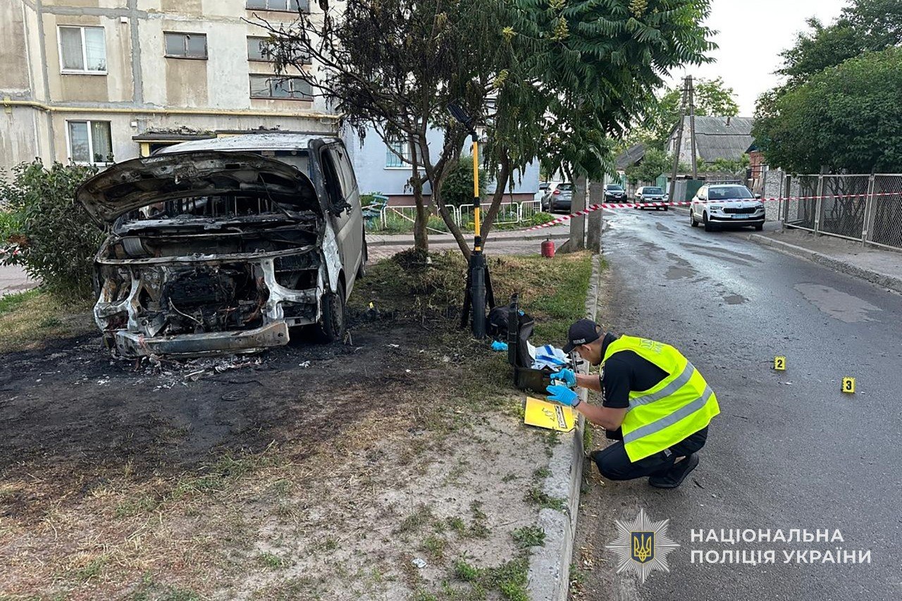 19-річного жителя обласного центру підозрюють у підпалі автомобілів військовослужбовців на замовлення рф