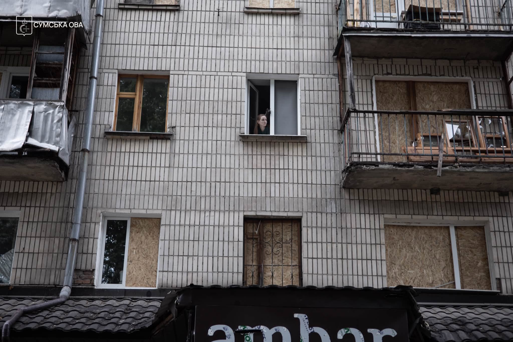 16-річна дівчинка, яка постраждала від авіаудару у Сумах, перебуває у критичному стані + Фото