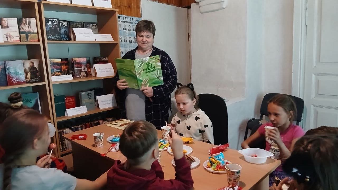Напередодні Міжнародного дня дружби в Івоті для дітей влаштували теплу зустріч із чаєм, солодощами та щирими розмовами