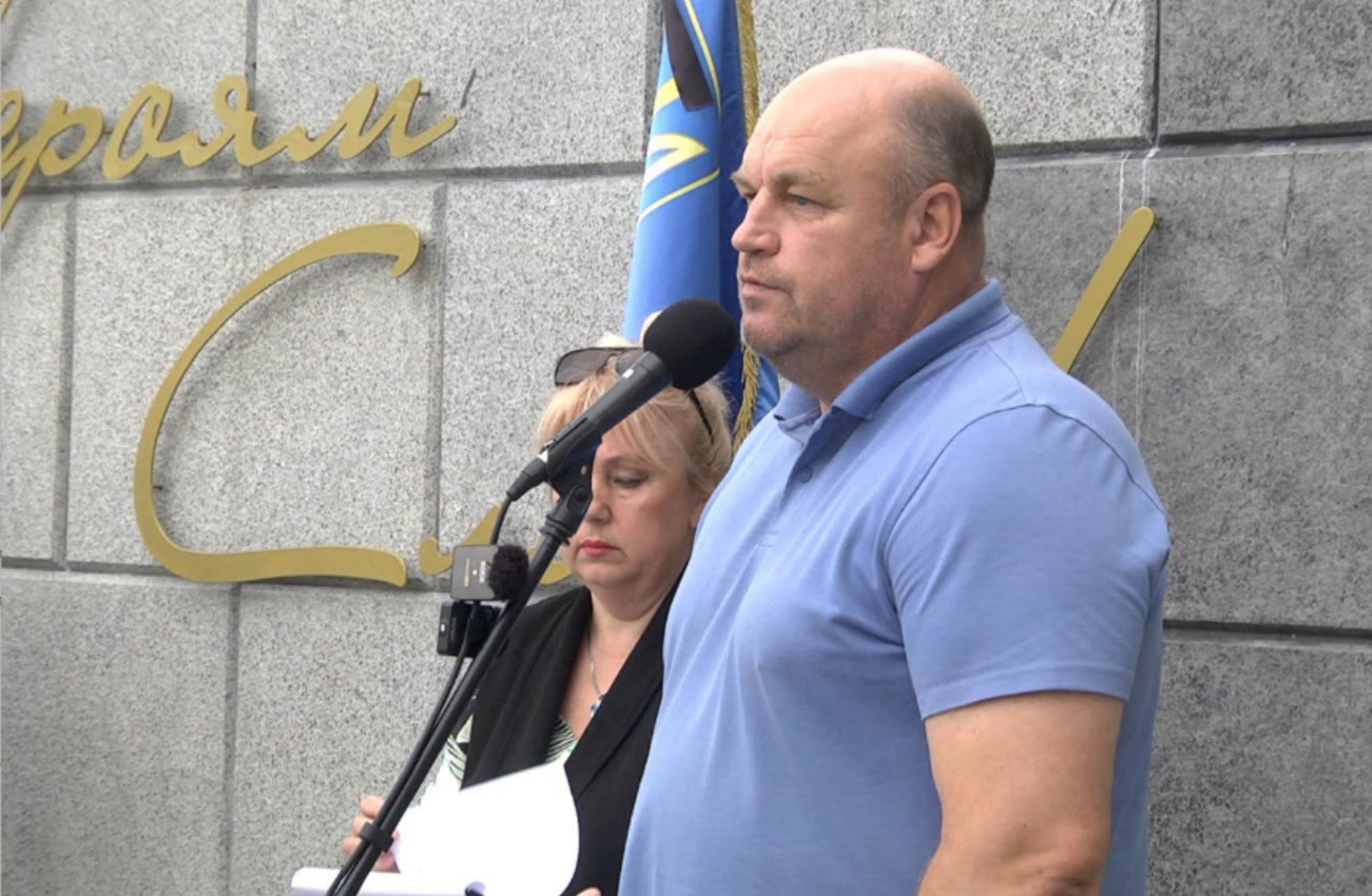У Шостці провели в останню путь військовослужбовця Ігоря Осипенка, який загинув на Донеччині + Фото