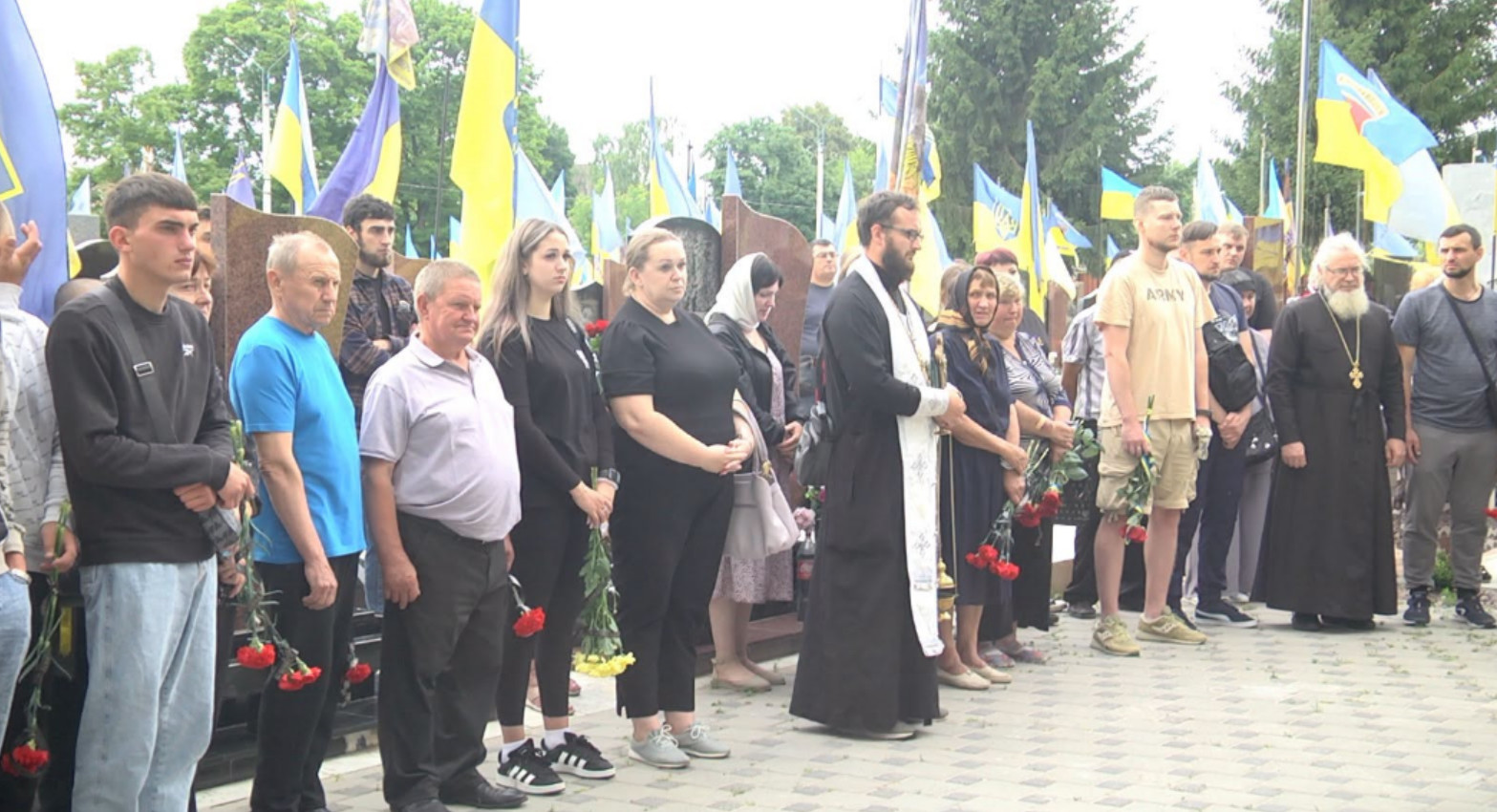 У Шостці провели в останню путь військовослужбовця Ігоря Осипенка, який загинув на Донеччині + Фото