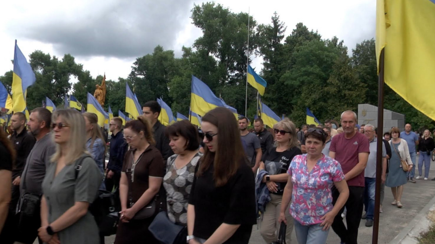 У Шостці провели в останню путь військовослужбовця Ігоря Осипенка, який загинув на Донеччині + Фото