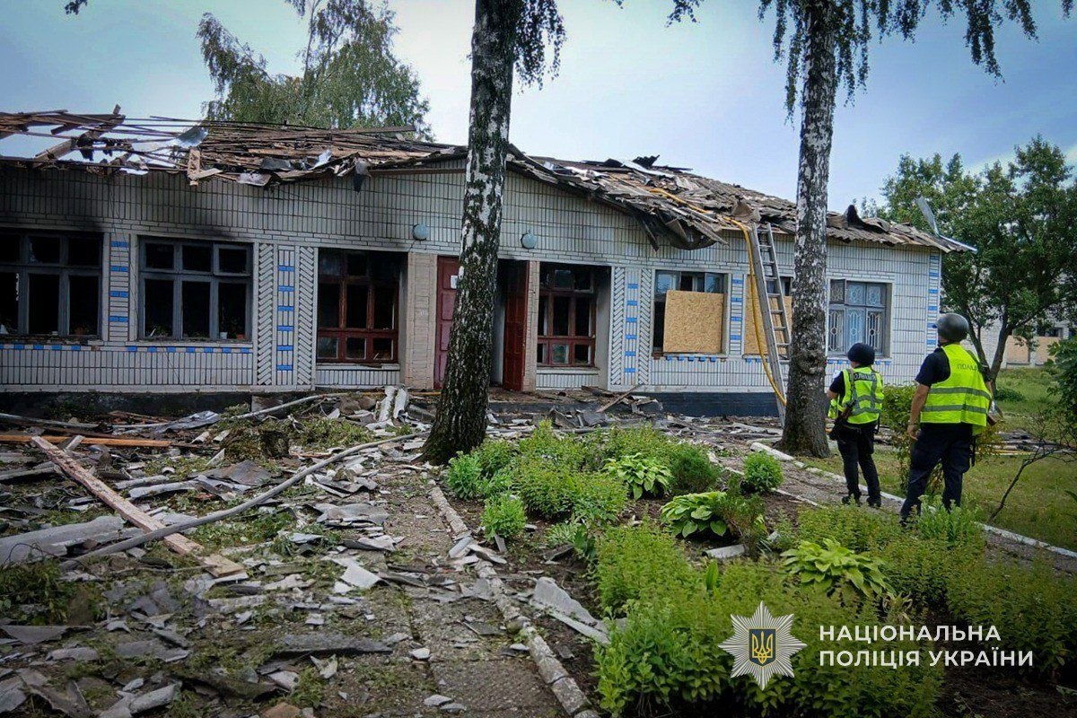 У Шосткинській громаді внаслідок влучання дрона в автомобіль поранено 36-річного чоловіка + Фото