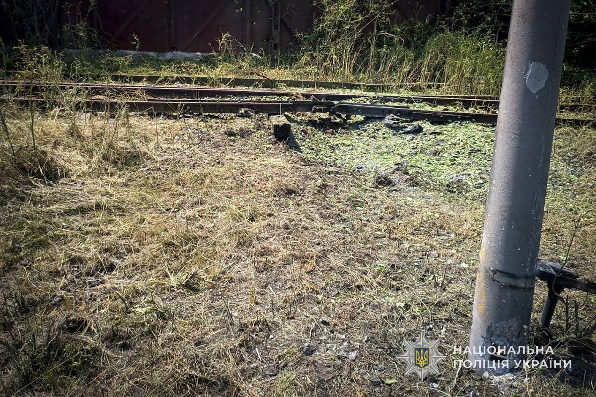 У Шосткинській громаді внаслідок влучання ворожого дрона в будинок постраждала 86-річна жінка