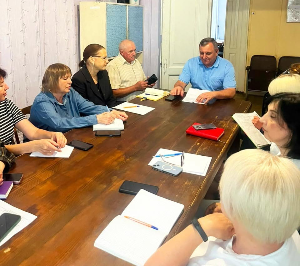 Начальник Держпродспоживслужби Сумщини відвідав Шосткинський район: обговорили безпечність харчових продуктів, епізоотичну ситуацію та відновлення пошкоджених приміщень