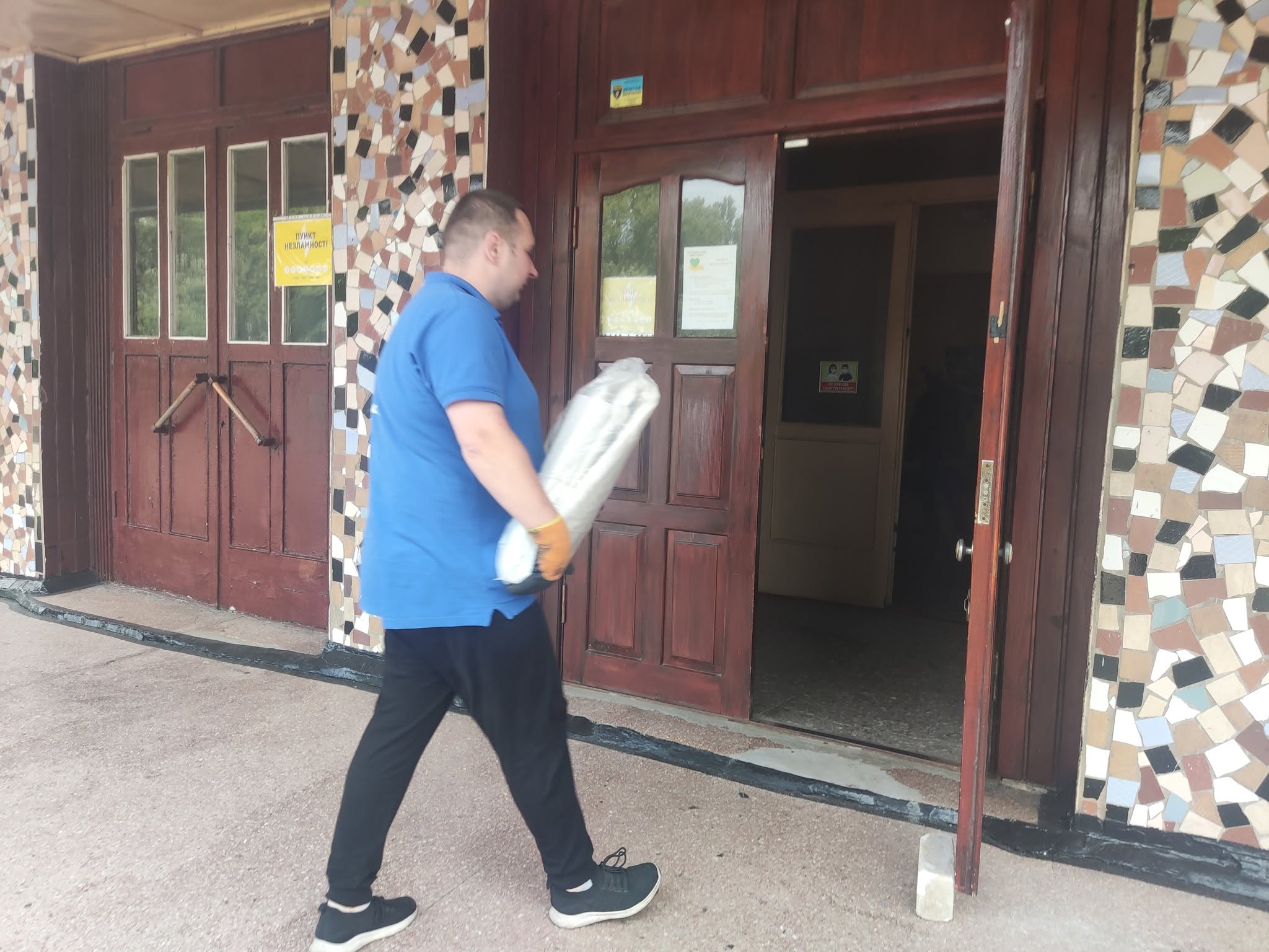 Волонтери “Проліска” передали допомогу пошкодженим освітнім закладам Шостки