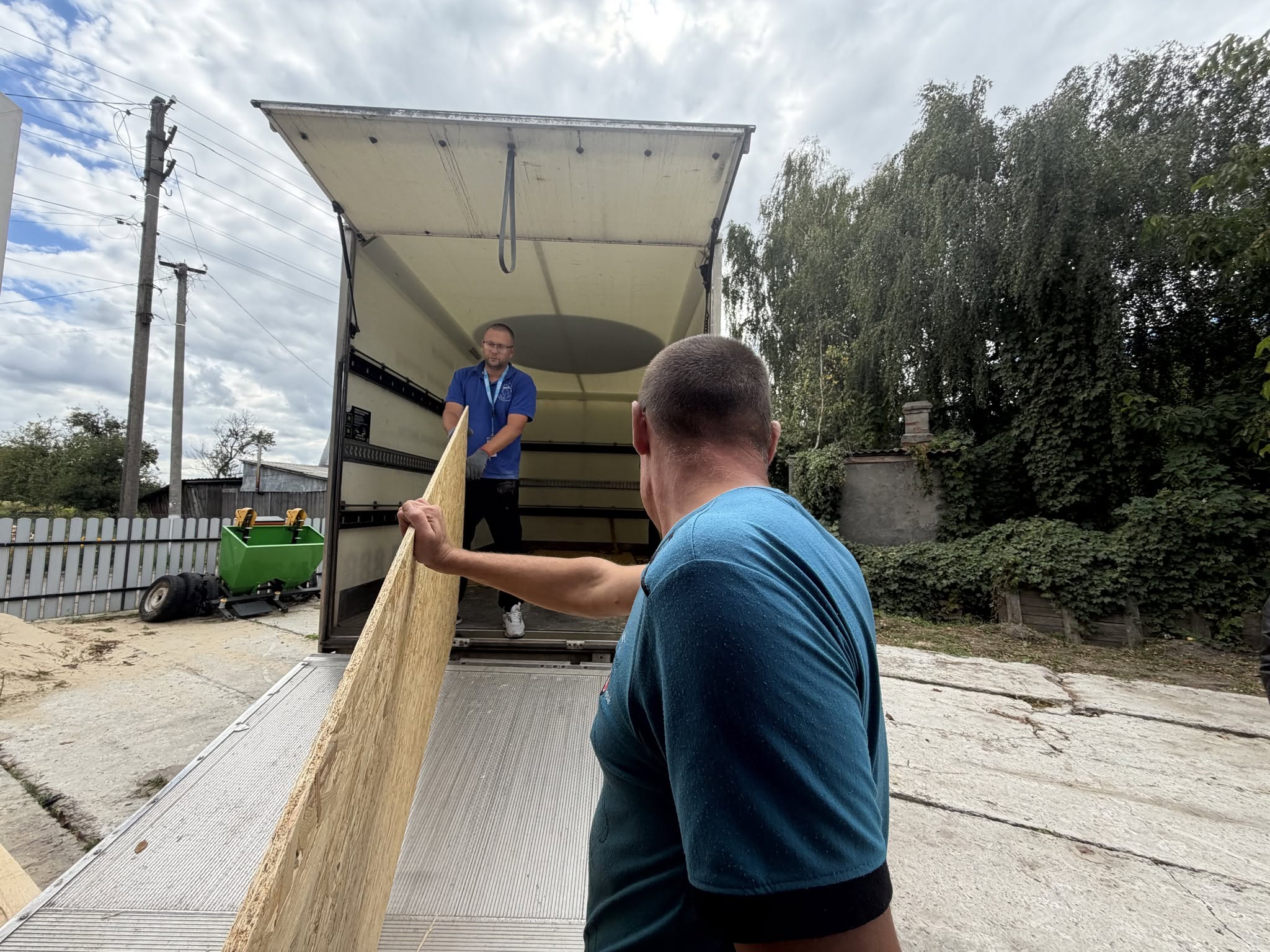 Після російських обстрілів 28 домогосподарств у Середино-Будській громаді отримали допомогу