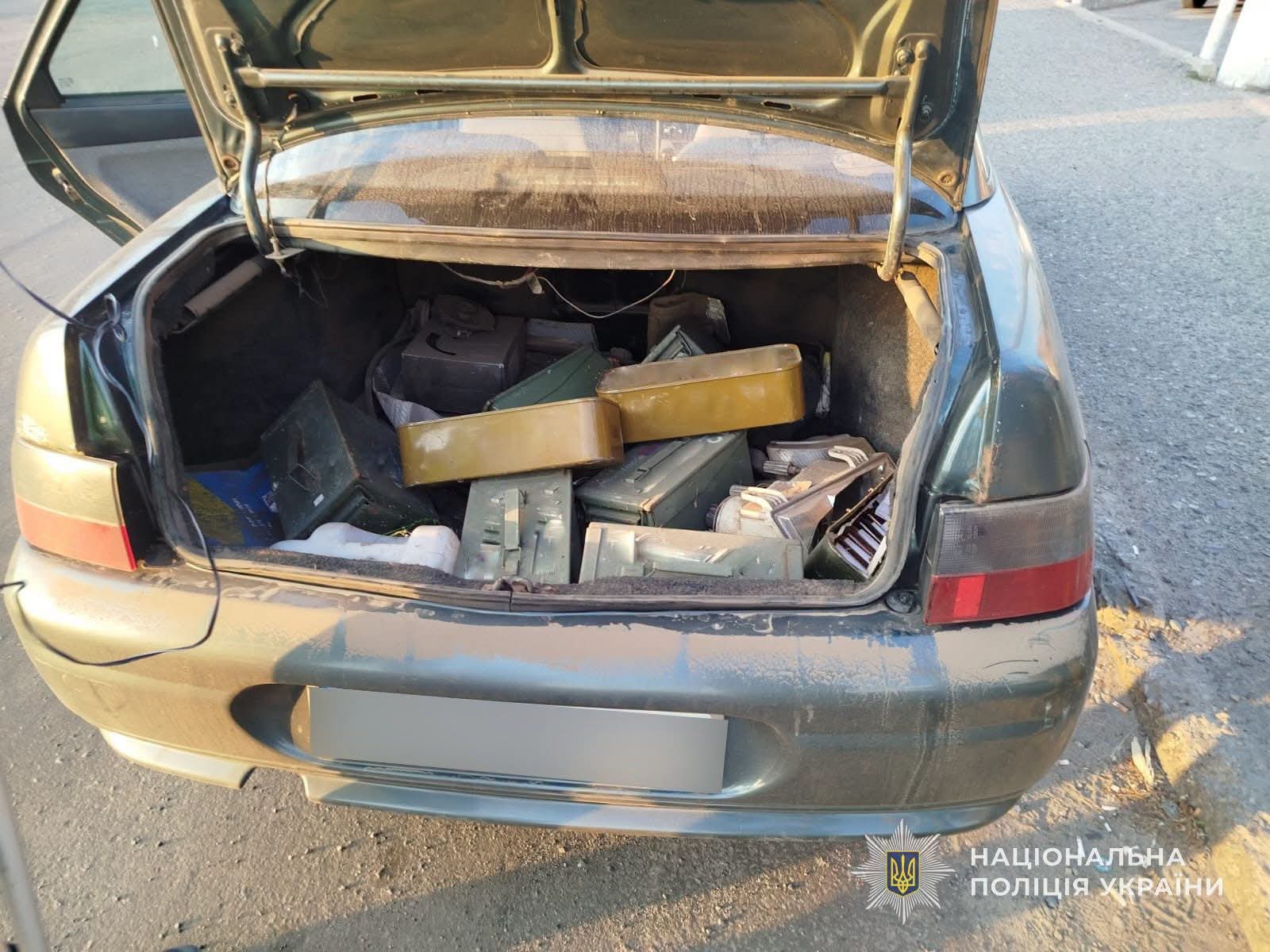 Двох жителів Сумщини викрили на збуті боєприпасів та гранатометів