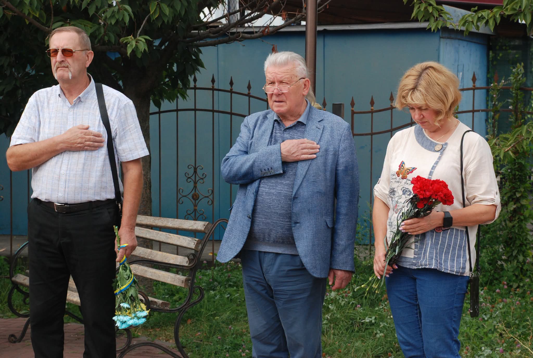 «Пробачимо окупантів лише тоді, якщо діти, які загинули, будуть живі»: у Воронежі провели в останню путь свого земляка – Захисника України Миколу Плиса + Фото