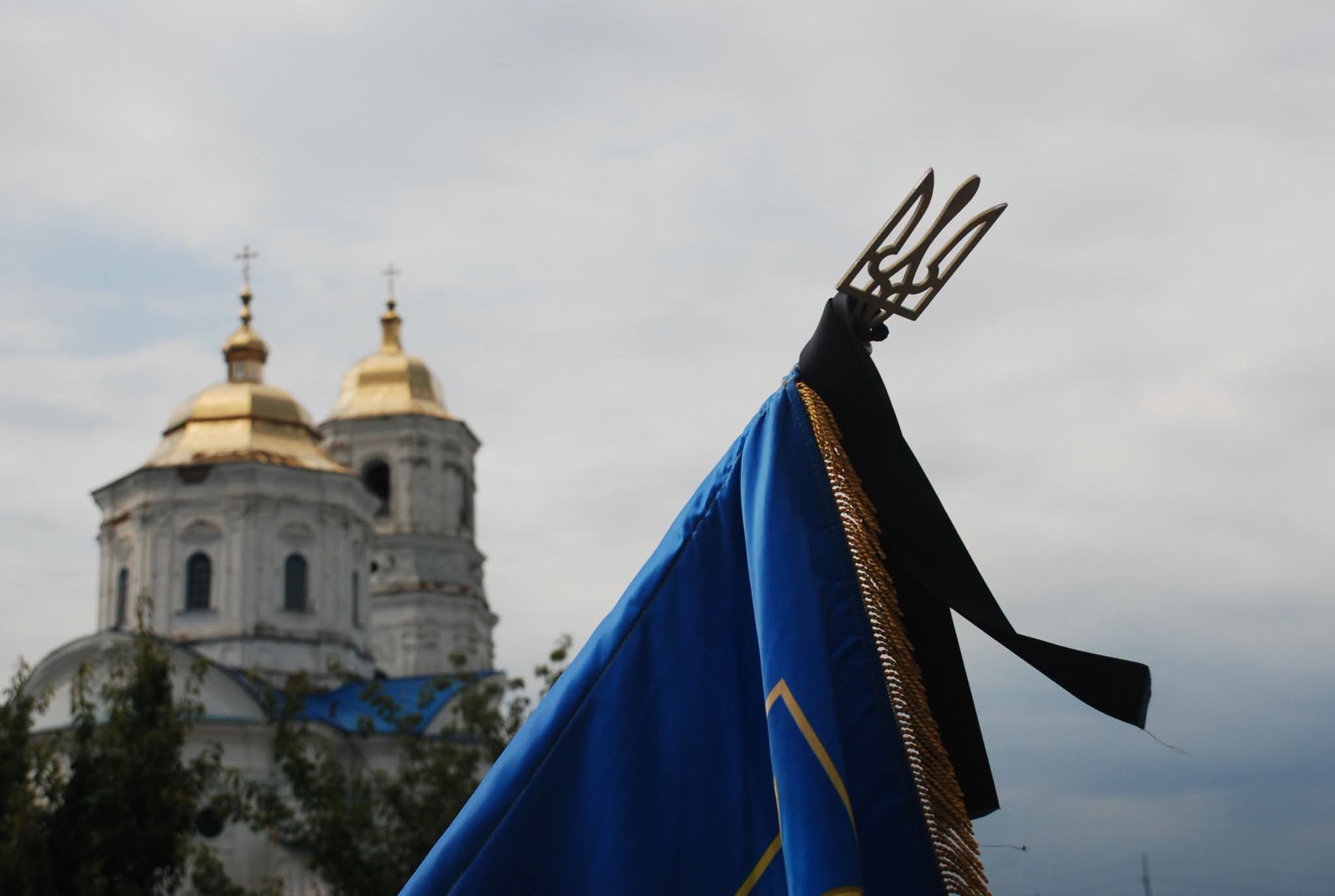 «Пробачимо окупантів лише тоді, якщо діти, які загинули, будуть живі»: у Воронежі провели в останню путь свого земляка – Захисника України Миколу Плиса + Фото