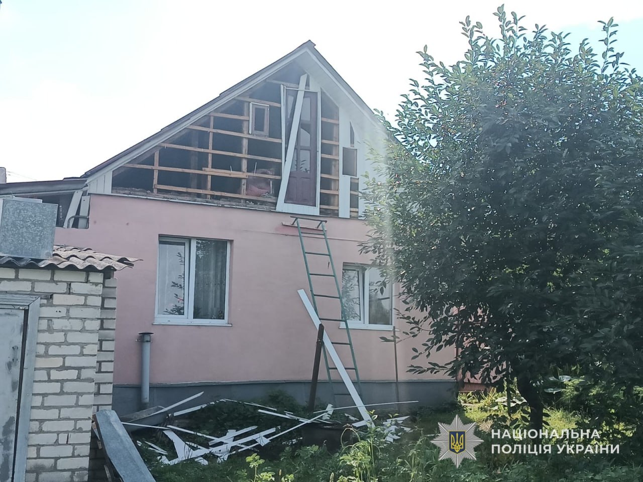 Під ворожим вогнем перебували вісім громад Шосткинського району, є поранений і руйнування + Фото