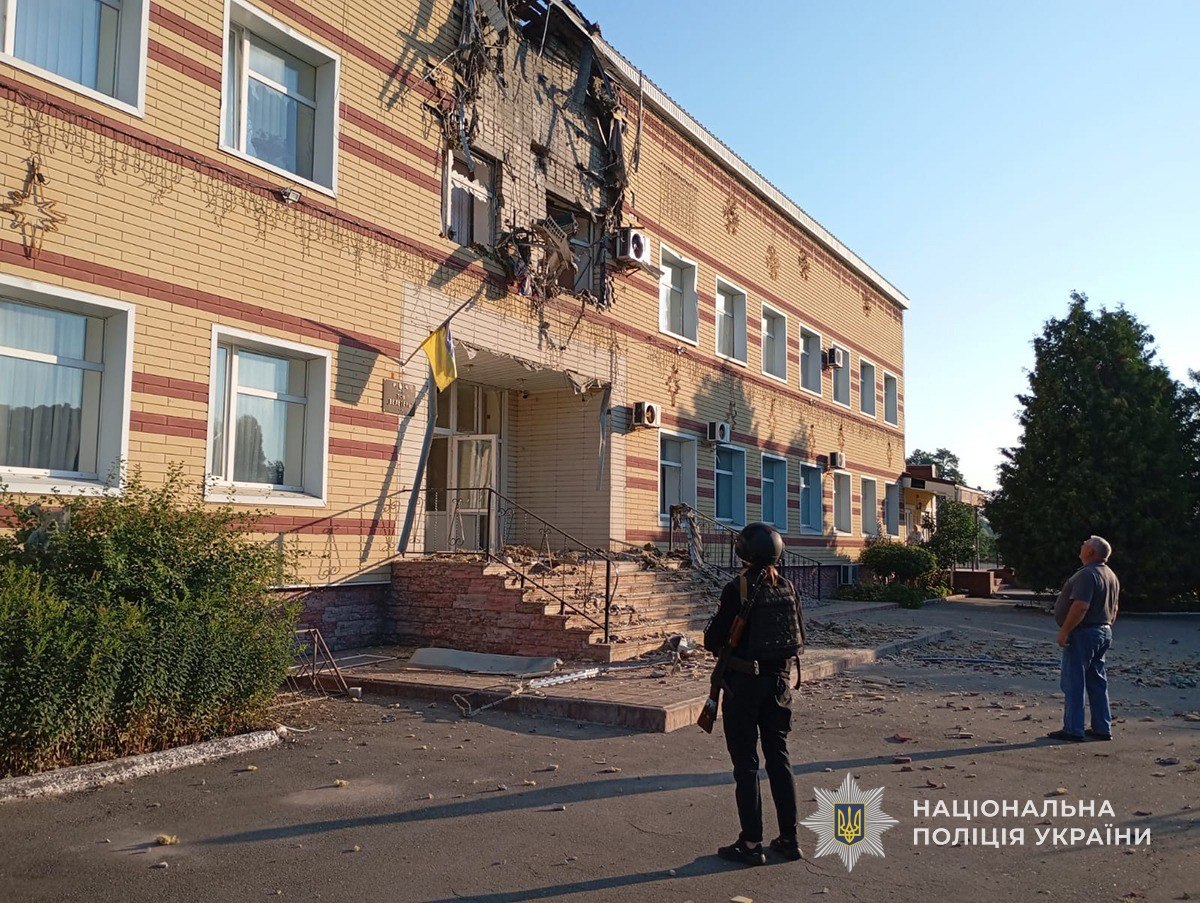 Під ворожим вогнем перебували вісім громад Шосткинського району, є поранений і руйнування + Фото