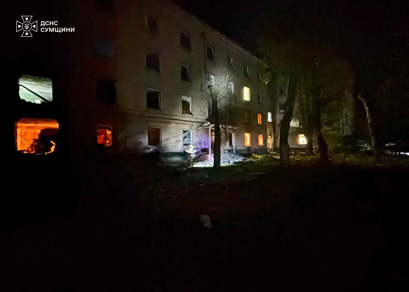 Ворог завдав чотирьох ударів керованими авіабомбами по обласному центру, є поранені + Фото