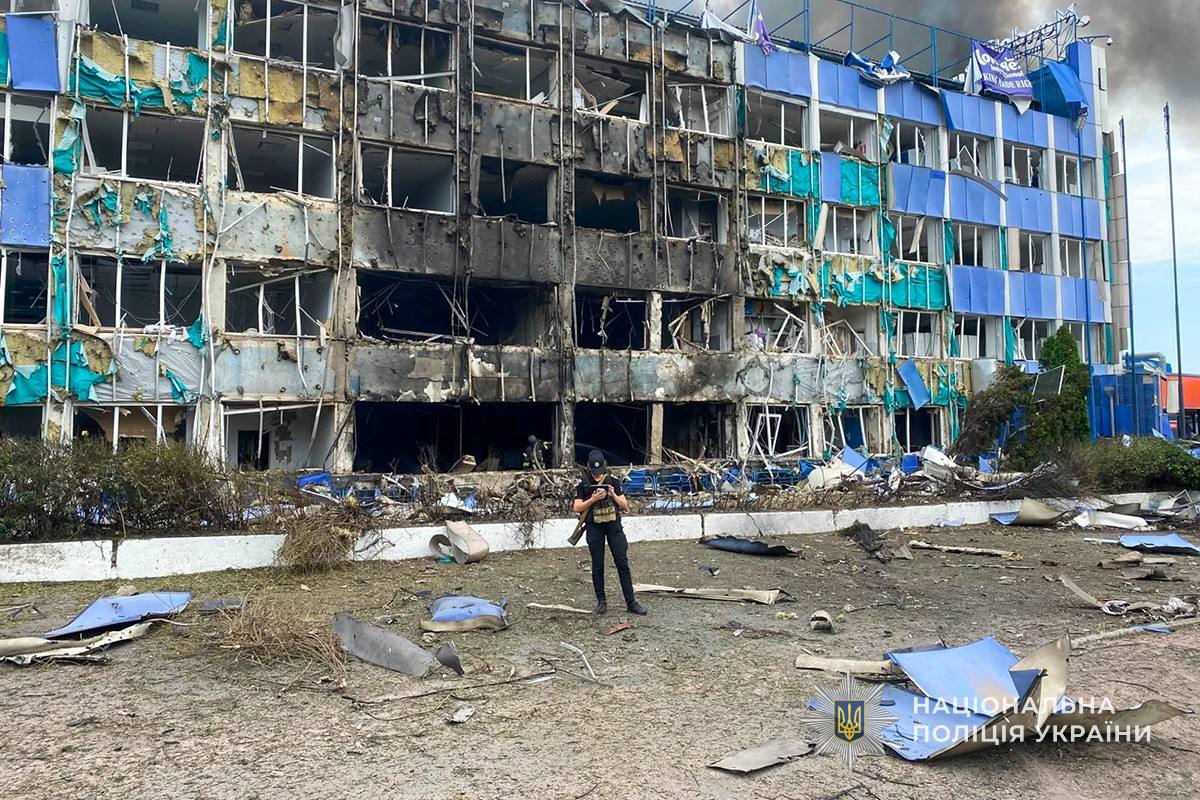 У Шосткинському районі поранено двоє дюдей, пошкоджено будинки, техніку та об’єкти цивільної інфраструктури + Фото