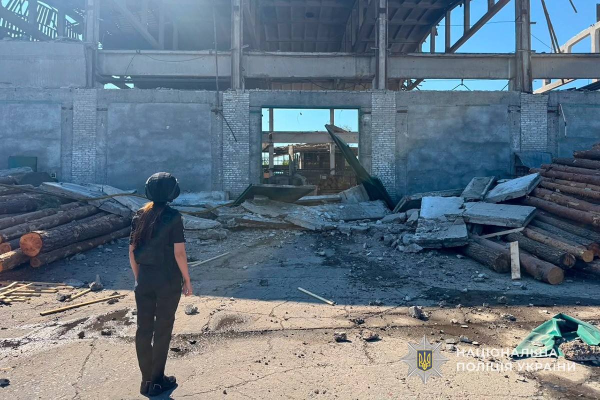 У Шосткинському районі поранено двоє дюдей, пошкоджено будинки, техніку та об’єкти цивільної інфраструктури + Фото