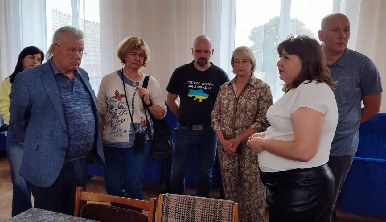 У Шостці відкрили Простір пам’яті зниклих безвісти, щоб зберігати історії людей, про яких досі чекають звісток їхні родини