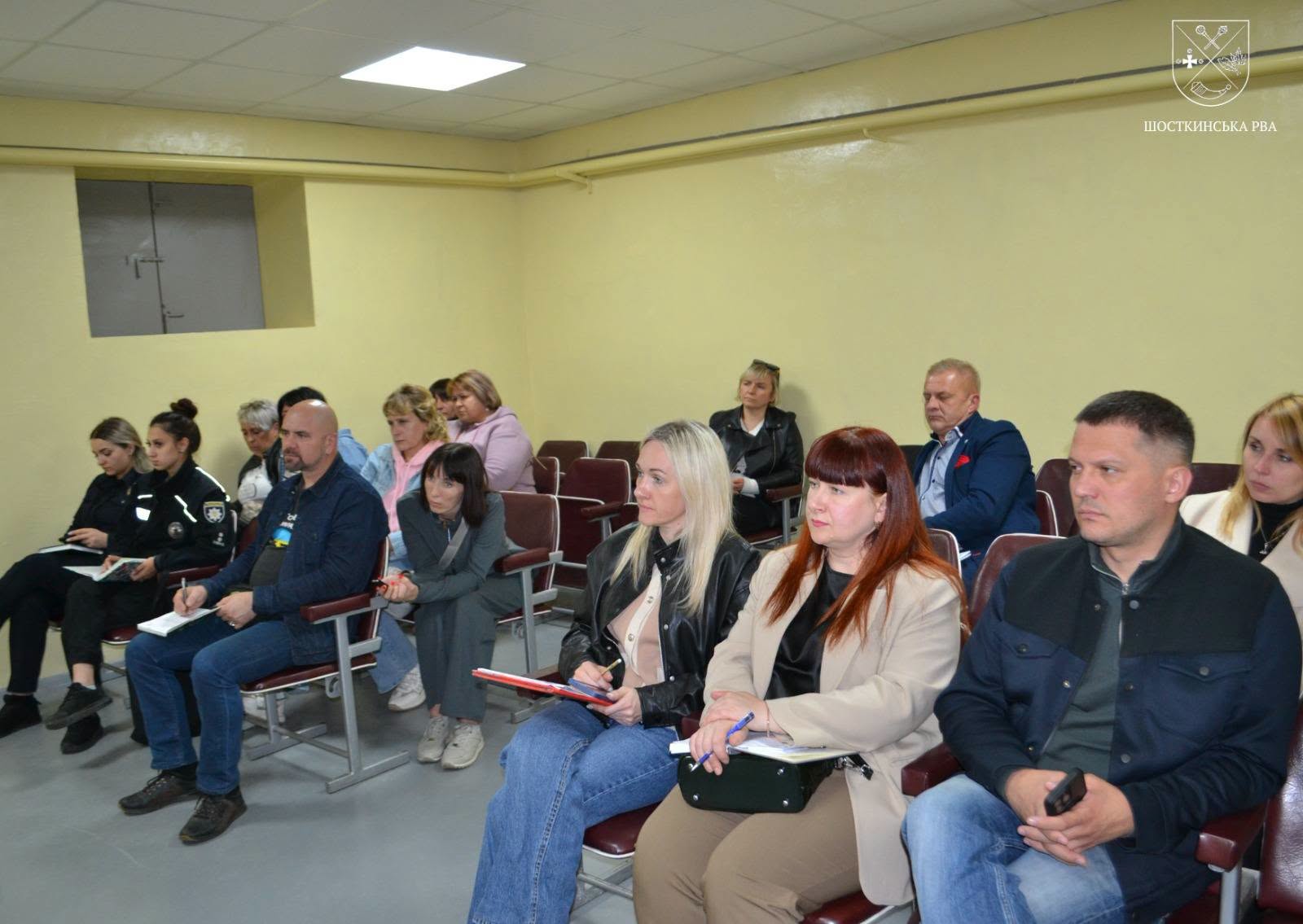 Відповіді на найболючіші питання: у Шосткинському районі зустрілися з родинами безвісти зниклих захисників