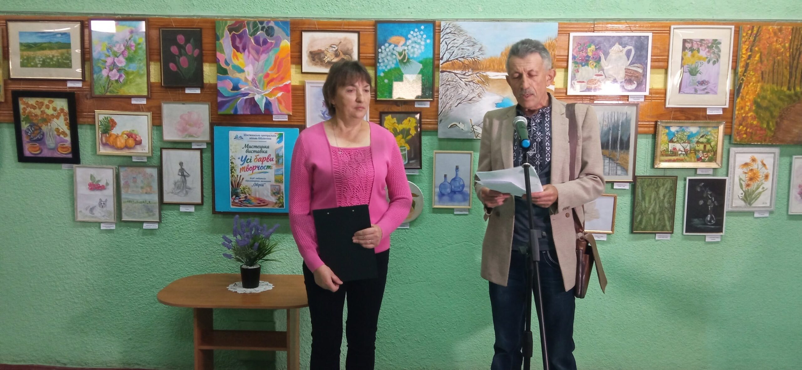 Учасники новоствореного клубу «Обрій» презентували у Шосткинській бібліотеці мистецьку виставку