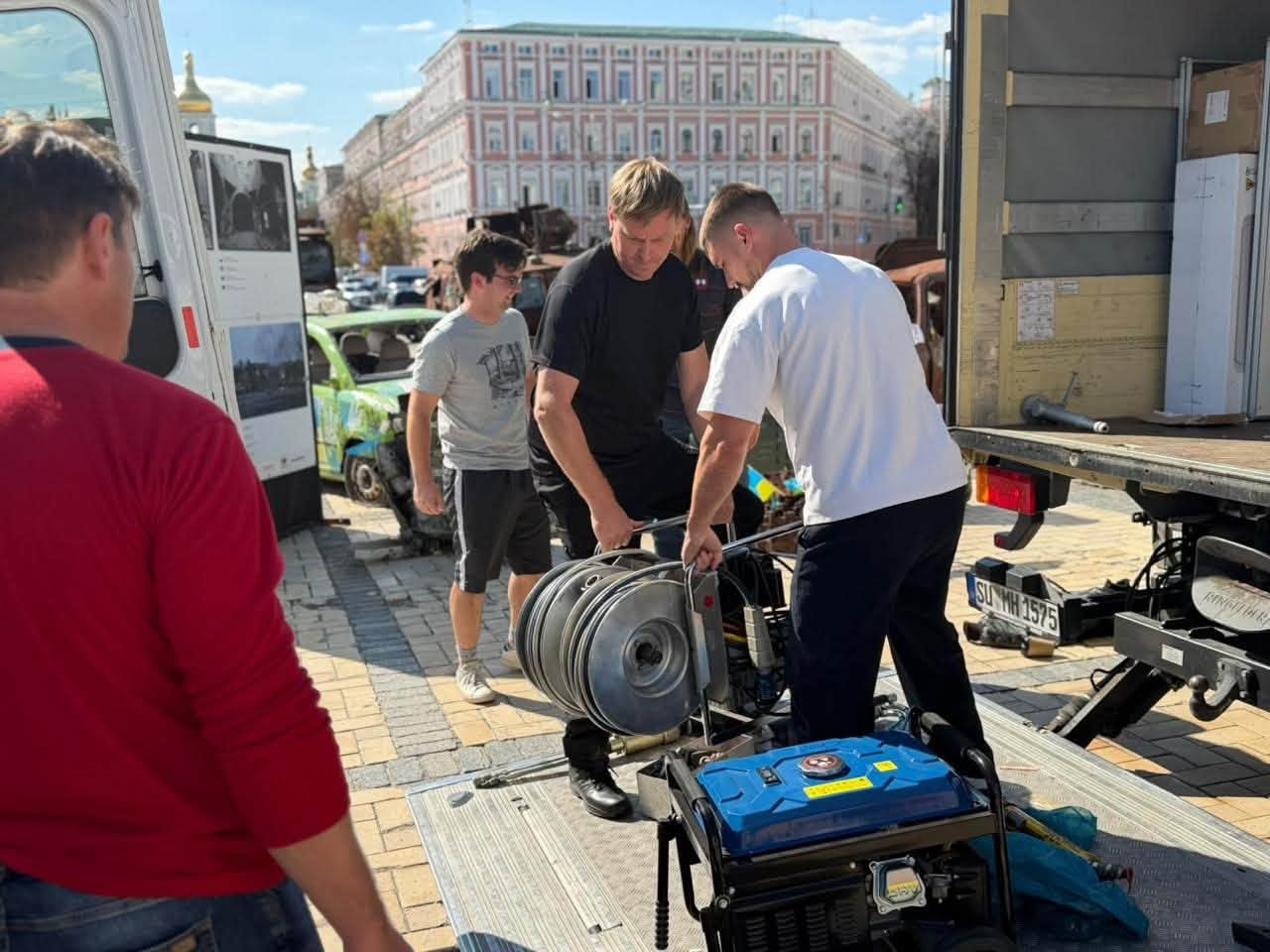 Сумщина отримала гуманітарний вантаж із Німеччини: допомогу передали рятувальникам + Фото