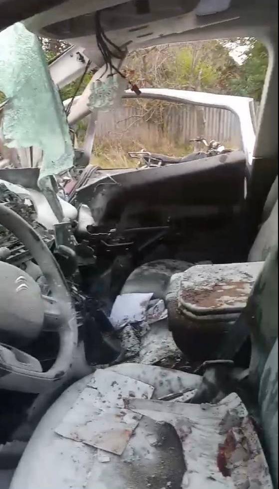 Ворожий дрон атакував пересувне відділення «Укрпошти» на Сумщині: двоє працівників тяжко поранені + Фото