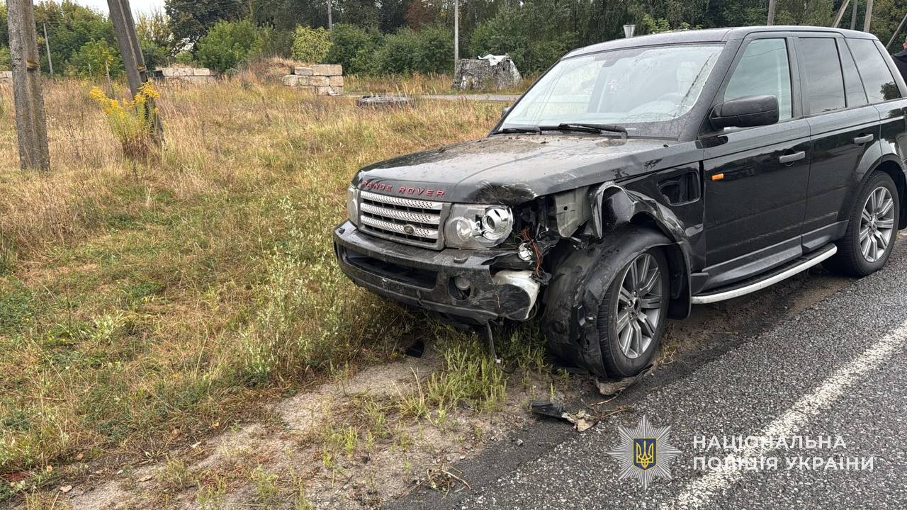 У Кролевці – смертельна ДТП: «Land Rover» зіткнувся з мотоблоком + Фото