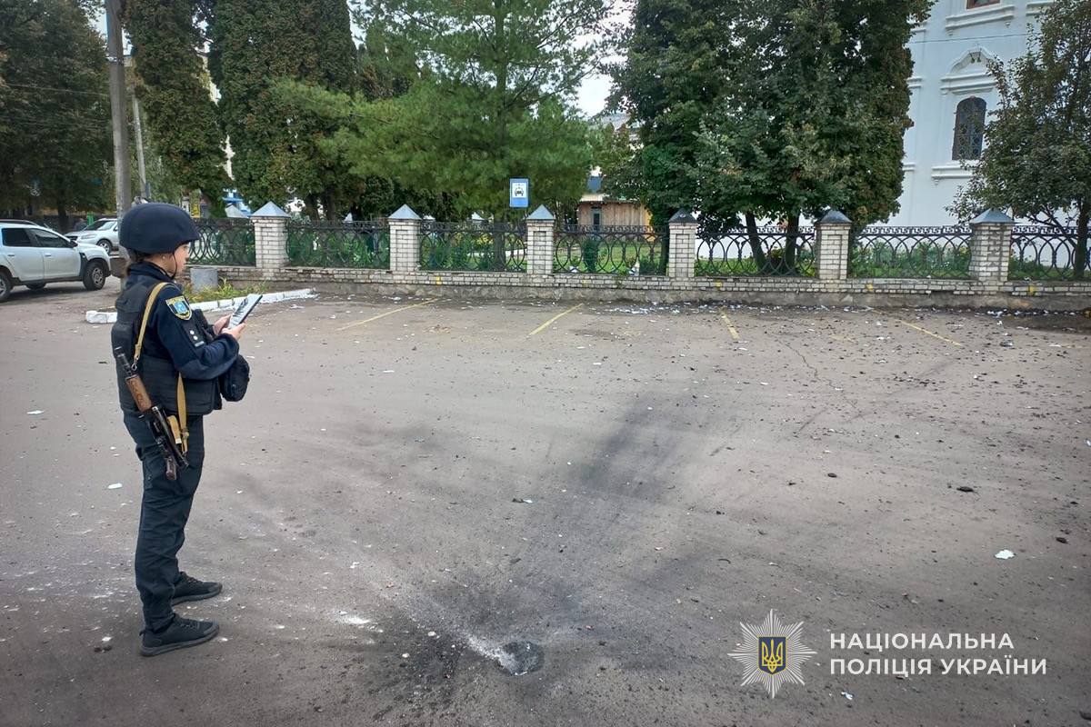 У Шосткинському районі пошкоджено цивільну інфраструктуру, навчальний заклад, магазини, а також зруйновано житлові будинки + Фото