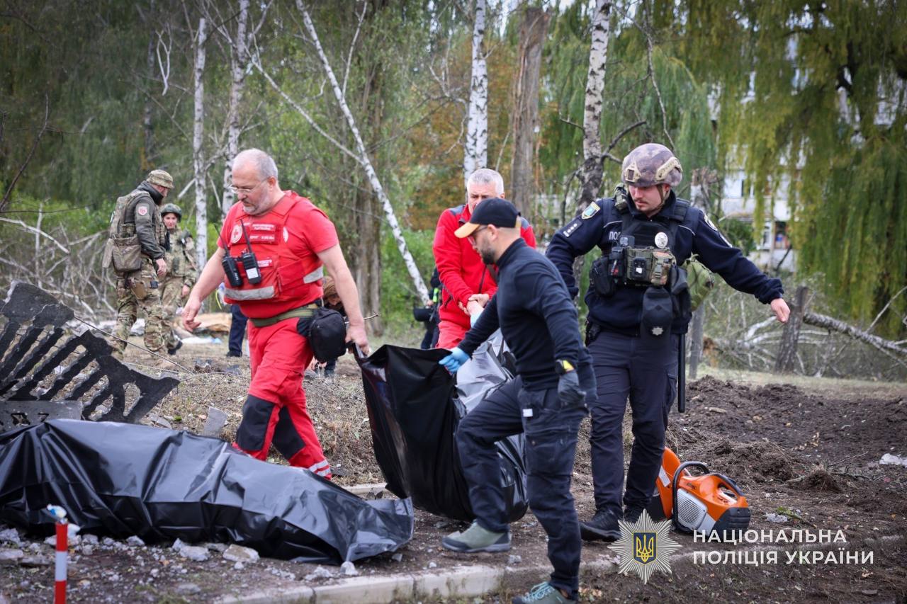 У Шосткинському районі пошкоджено цивільну інфраструктуру, навчальний заклад, магазини, а також зруйновано житлові будинки + Фото