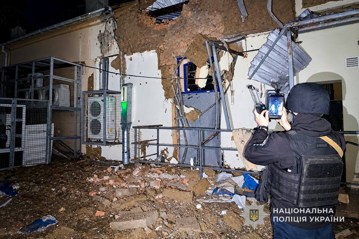 У Шосткинському районі пошкоджено цивільну інфраструктуру, навчальний заклад, магазини, а також зруйновано житлові будинки + Фото