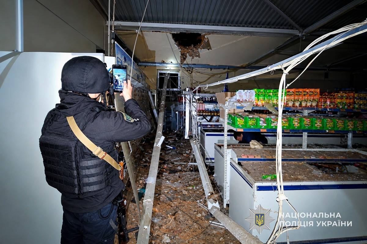 У Шосткинському районі пошкоджено цивільну інфраструктуру, навчальний заклад, магазини, а також зруйновано житлові будинки + Фото